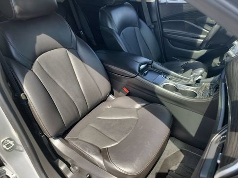 Used 2018 Buick Envision Essence FWD image 21