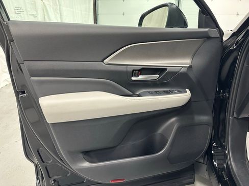 Used 2025 Toyota Grand Highlander AWD image 8