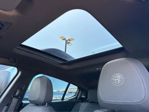 Used 2024 Alfa Romeo Tonale Veloce w/ Premium Interior Package image 7