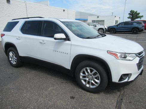 Certified 2020 Chevrolet Traverse LT w/ Driver Confidence II Package AWD/4WD image 3