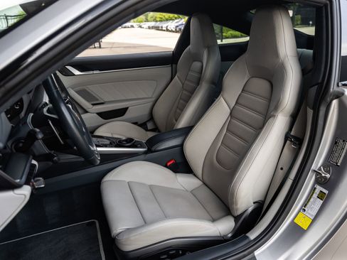 Used 2022 Porsche 911 Turbo S image 5