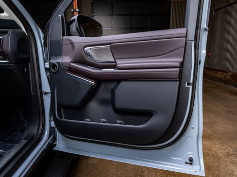 Used 2025 Ford Expedition Platinum w/ Platinum Ultimate Package image 37