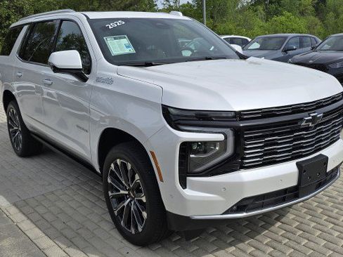 Used 2025 Chevrolet Tahoe High Country image 3