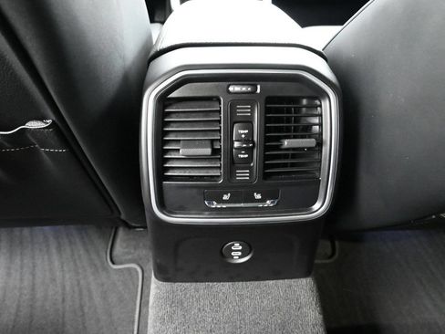 Certified 2023 Porsche Macan AWD/4WD image 18