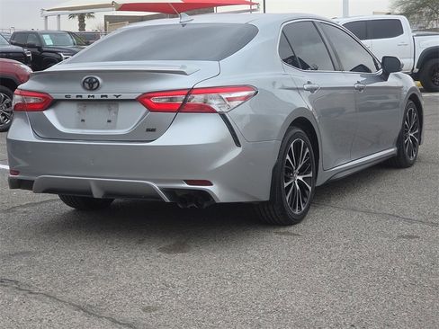 Certified 2020 Toyota Camry SE image 5