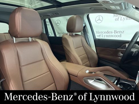 New 2026 Mercedes-Benz GLS 450 4MATIC image 12