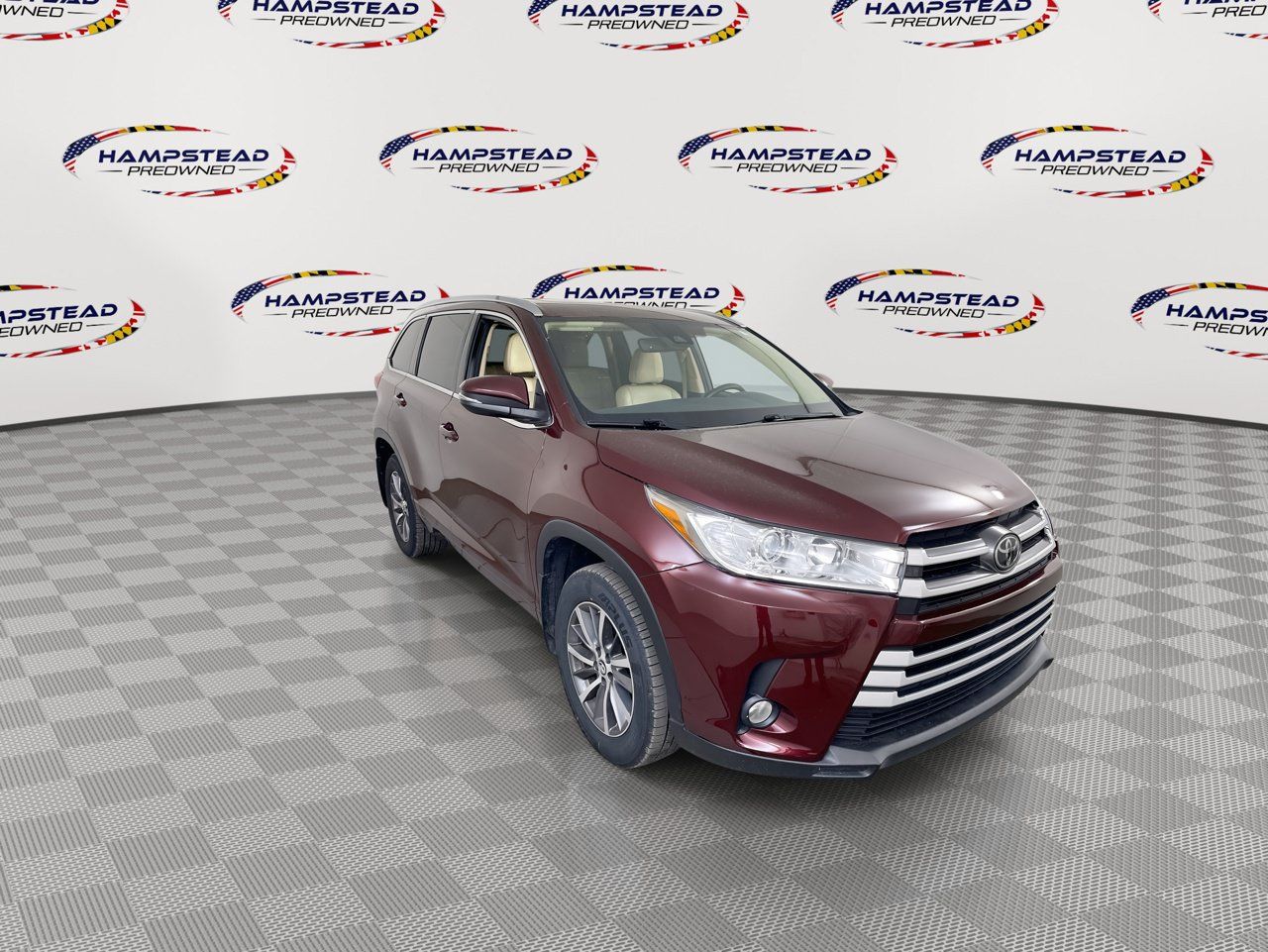 Used 2017 Toyota Highlander XLE AWD/4WD image 2