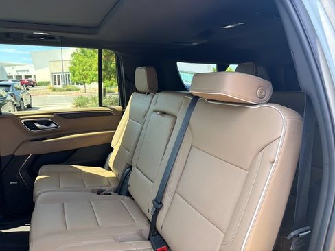 Used 2024 Chevrolet Suburban Premier w/ Advanced Technology Package AWD/4WD image 37