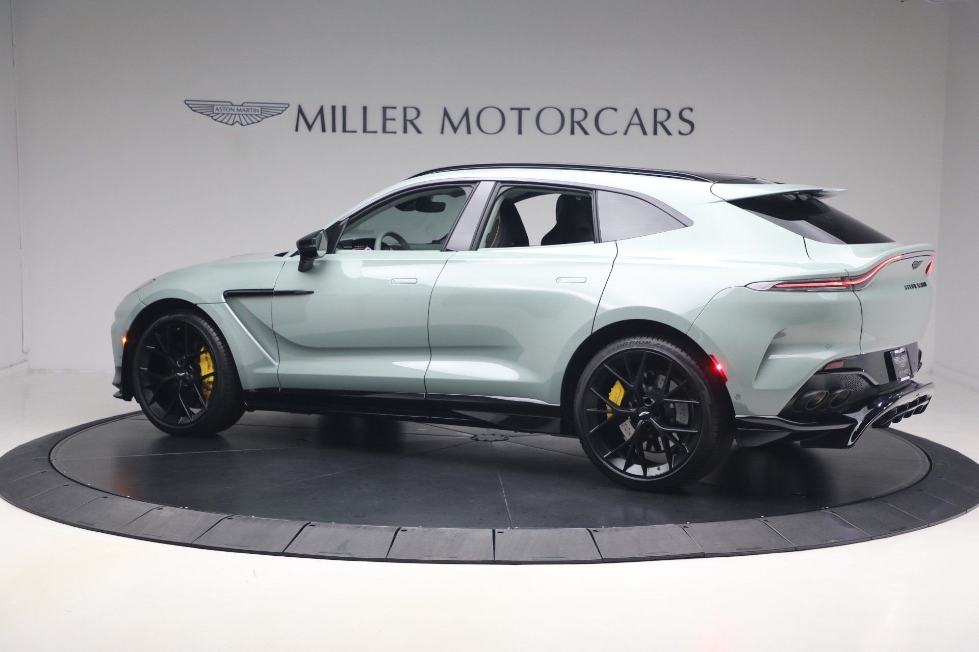 Used 2025 Aston Martin DBX 707 AWD/4WD image 4