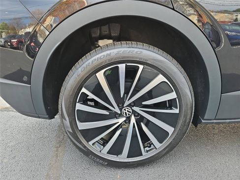 New 2025 Volkswagen ID.4 Pro image 11