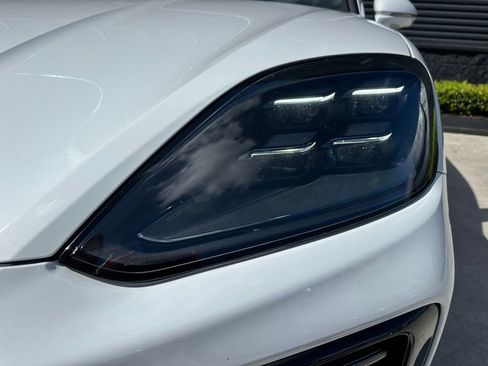 Certified 2026 Porsche Cayenne E-Hybrid AWD/4WD image 13