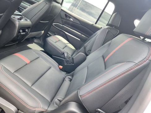 Used 2024 Chevrolet Traverse RS AWD/4WD image 6