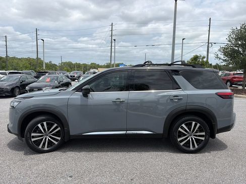 Used 2024 Nissan Pathfinder Platinum w/ Cargo Package FWD image 4