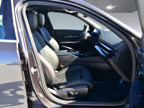 Used 2024 BMW i5 eDrive40i w/ Premium Package image 19