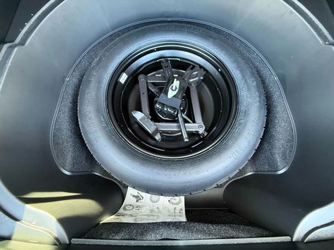 Used 2017 Jeep Cherokee Latitude w/ True North Edition image 12