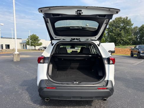 Used 2025 Toyota RAV4 XLE FWD image 12