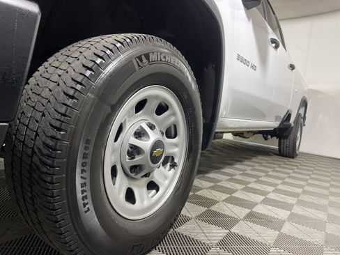 Used 2025 Chevrolet Silverado 3500 W/T image 26