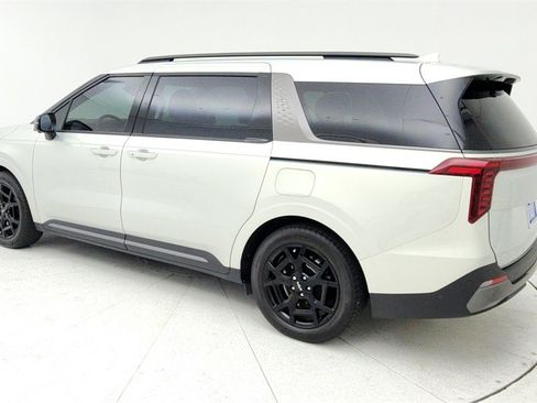 Used 2025 Kia Carnival SX Prestige image 4