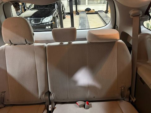 Used 2015 Toyota Sienna LE AWD/4WD image 31