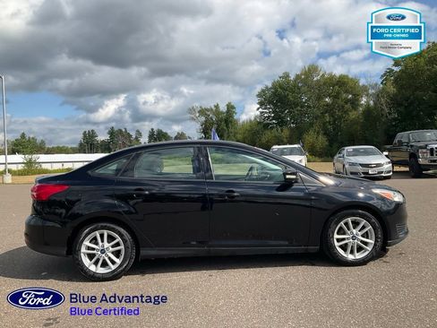 Used 2017 Ford Focus SE w/ Cold Weather Package FWD image 21