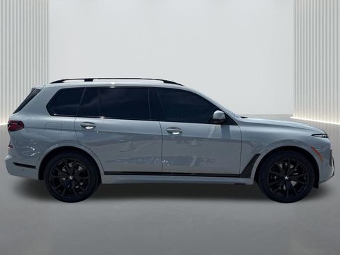 Used 2025 BMW X7 xDrive40i w/ M Sport Package AWD/4WD image 4