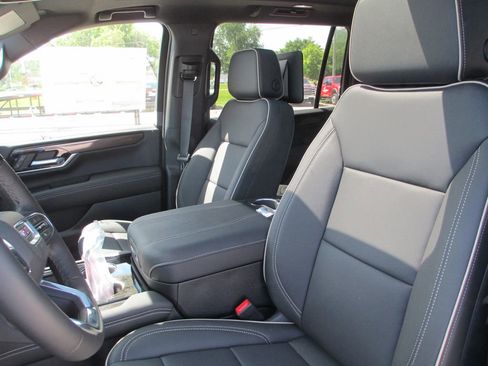 New 2026 GMC Yukon XL Elevation w/ Elevation Premium Package AWD/4WD image 11