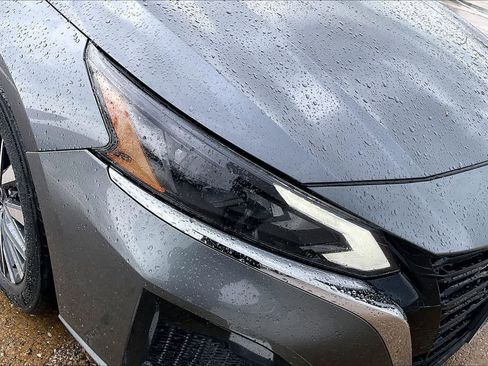 Used 2025 Nissan Altima 2.5 SV image 30