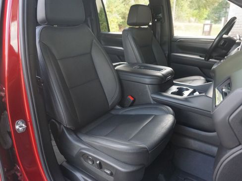 Used 2023 Chevrolet Suburban Z71 w/ Luxury Package image 24