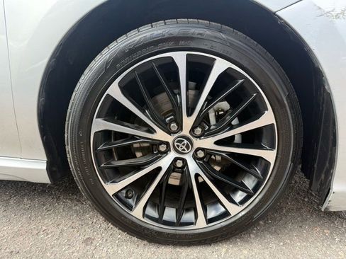 Used 2018 Toyota Camry SE image 19