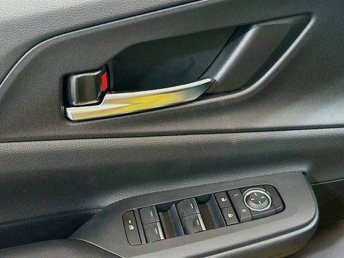 New 2026 Toyota Prius Plug-In Hybrid FWD image 15