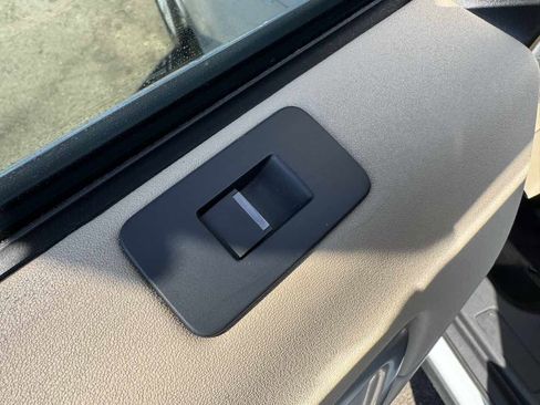 Used 2018 Land Rover Discovery Sport HSE image 48