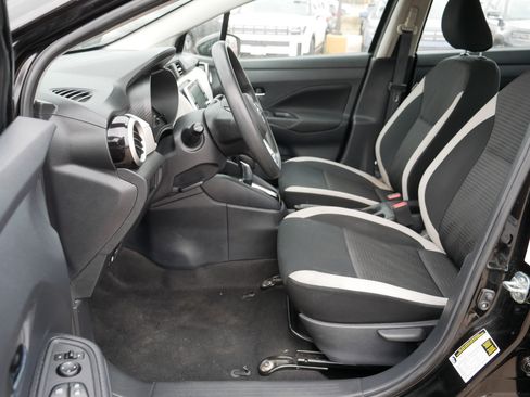 Used 2021 Nissan Versa SV image 12