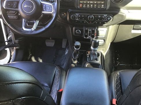 Used 2022 Jeep Wrangler Unlimited Sahara AWD/4WD image 7