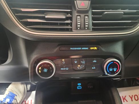 Used 2022 Ford Escape SE image 18