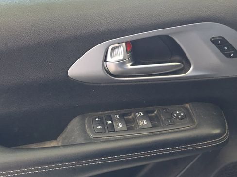 Used 2022 Chrysler Pacifica Touring-L w/ S Appearance Package FWD image 15