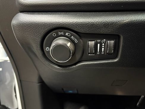 New 2026 Chrysler Voyager LX FWD image 14