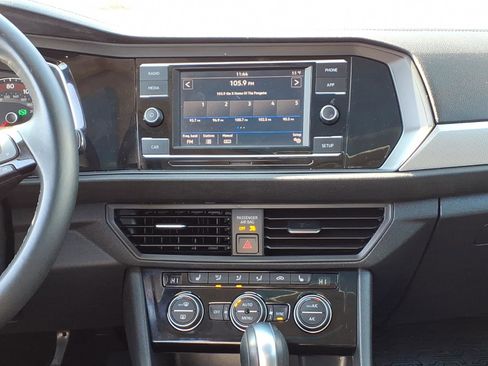 Used 2019 Volkswagen Jetta SE image 11