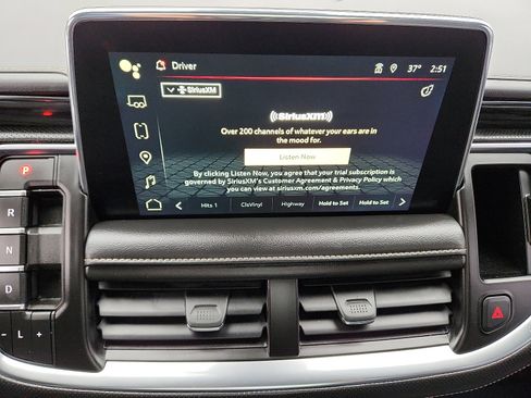 Used 2023 GMC Yukon XL SLT w/ SLT Premium Package image 17