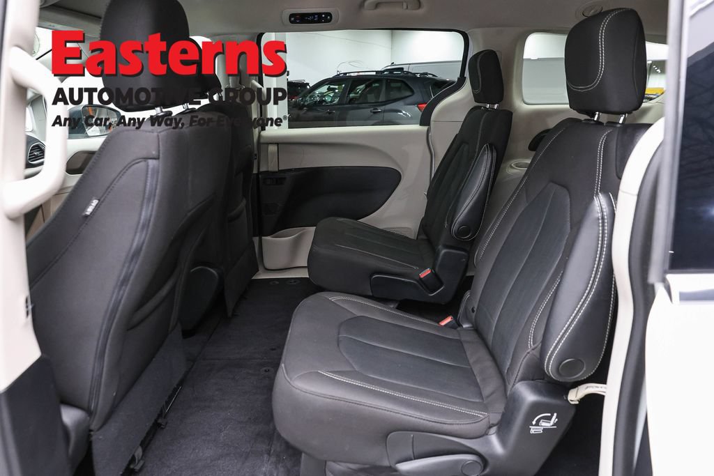 Used 2022 Chrysler Voyager LX FWD image 23