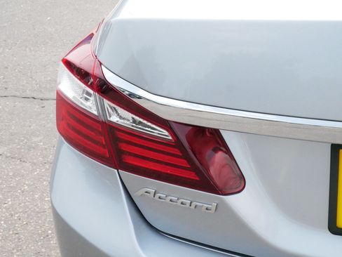 Certified 2017 Honda Accord EX-L image 17