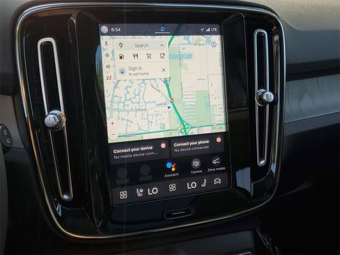 Certified 2024 Volvo XC40 B5 Core image 24