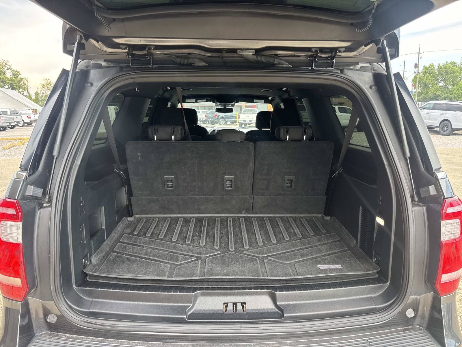 Used 2021 Ford Expedition Max XLT w/ Cargo Package RWD image 8