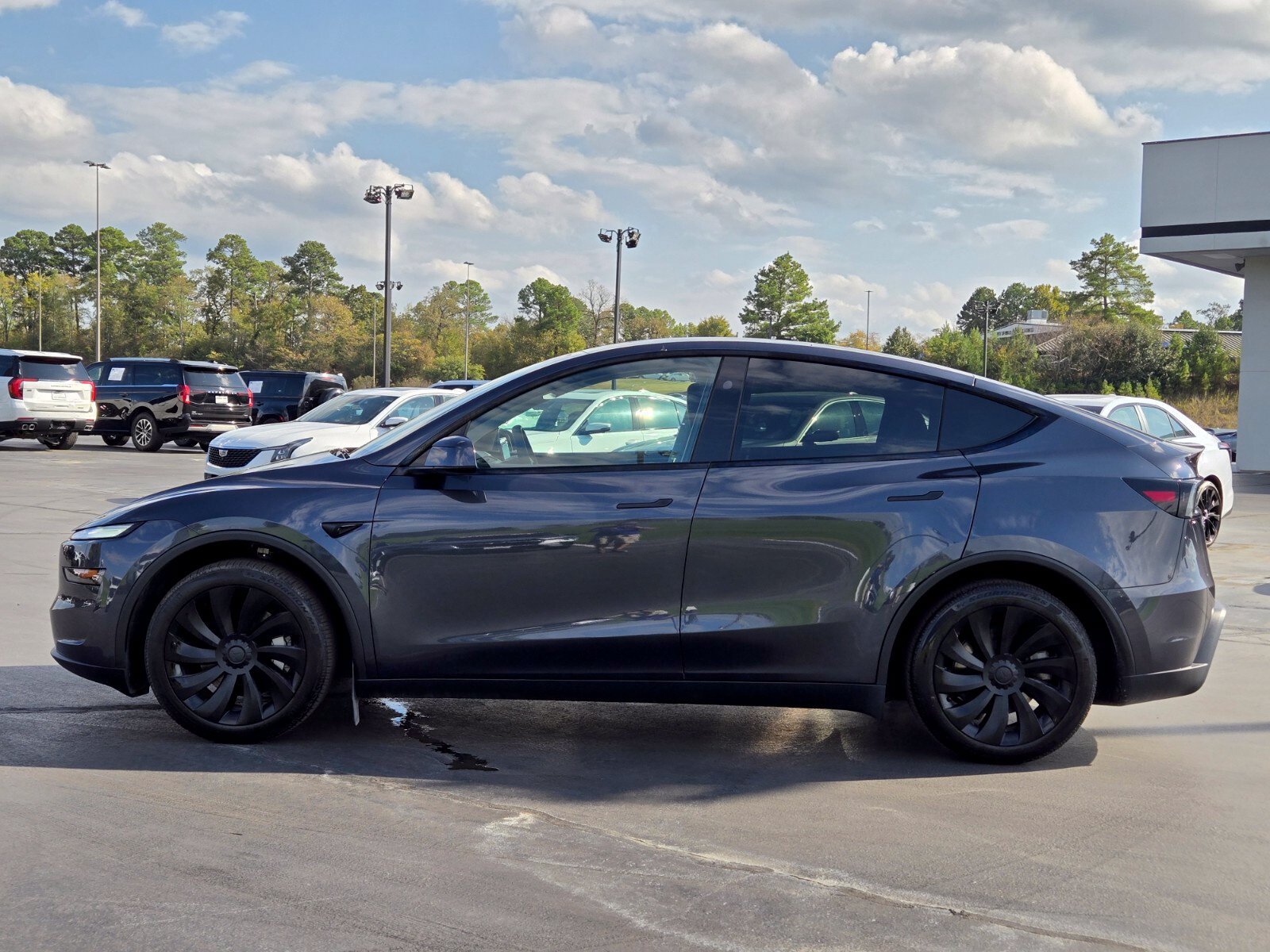 Used 2026 Tesla Model Y 2WD image 2