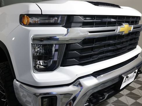 Used 2025 Chevrolet Silverado 2500 LT w/ Convenience Package AWD/4WD image 36