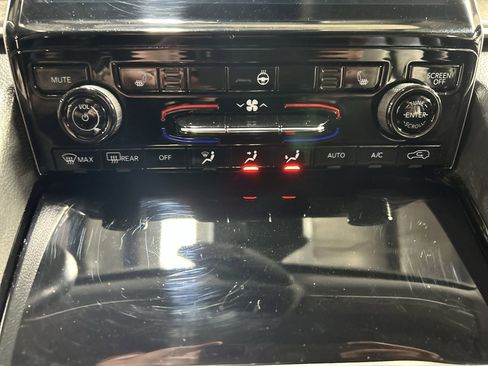 Used 2022 Jeep Grand Cherokee L Limited w/ Trailer Tow Group (B) image 12