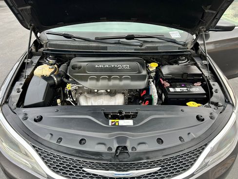 Used 2015 Chrysler 200 Limited w/ Convenience Group image 30