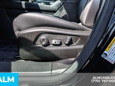 Used 2025 Cadillac XT4 Premium Luxury FWD image 25