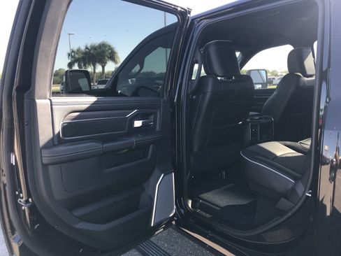 New 2025 RAM 2500 Laramie AWD/4WD image 14