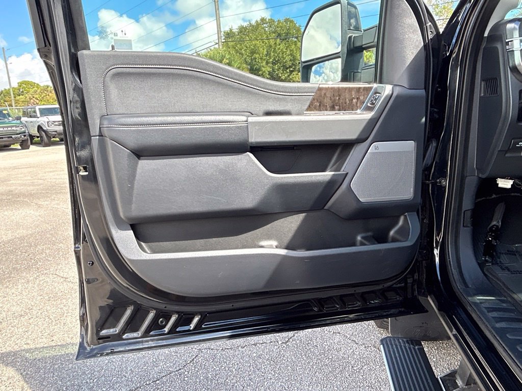 Used 2023 Ford F350 Lariat w/ Lariat Ultimate Package AWD/4WD image 39