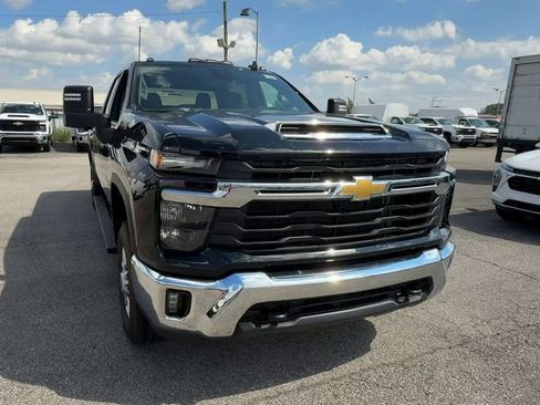 Used 2025 Chevrolet Silverado 2500 LT w/ Convenience Package AWD/4WD image 3